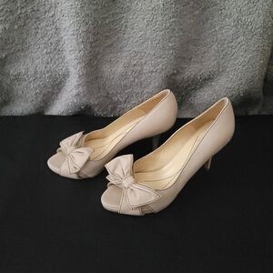 Kate Spade Cream Off White Leather Bow Pumps Heels SIZE 7 AUTHENTICATED